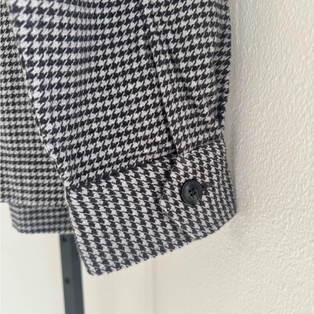Banana Republic Men's Black and White Houndstooth Jacket - Picture 5 of 5